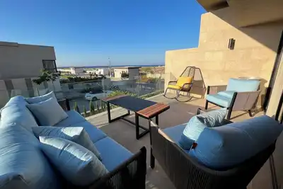 Image de Swan Lake upper chalet wit rooftop