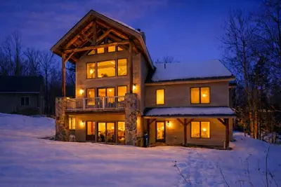Image de Viking Village Chalet - Ski In/Ski Out, GameRoom, 11 Beds, DogFriendly, Sleeps22