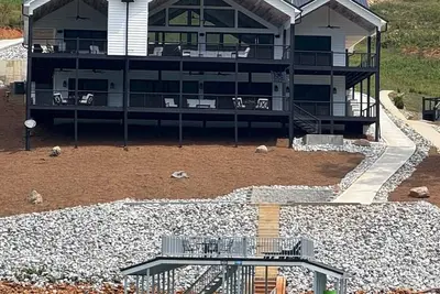 Image de Lakefront Retreat  Private Dock + Sunset Views  Perfect Wake