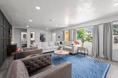 Image de Hottub, Walk to town, 30 min to skiing