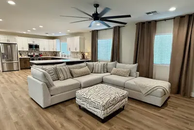 Image de Walkable Downtown Chandler Top Floor Duplex Gem