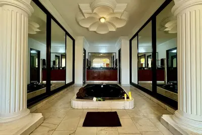 Image de Domus Aurea