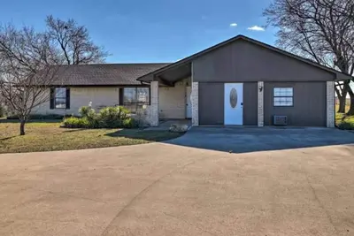 Image de This house is a 3 bedroom(s), 2 bathrooms, located in Sanger, Tx.