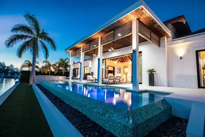 Image de Casa Caoba - Luxury Canal-Front Villa, Private Dock & Pool, Turks & Caicos