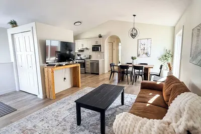 Image de Modern 4br | Walk to Eastlink | Sleeps 8