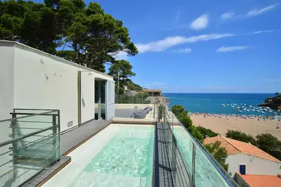 Image de Appart. moderne à pied du plage avec terrasse et vue sur mer