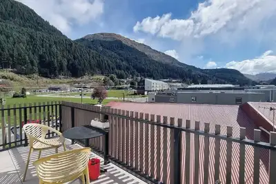 Image de 1Bdr Apartment in Queenstown Central. \n7min walk to town!