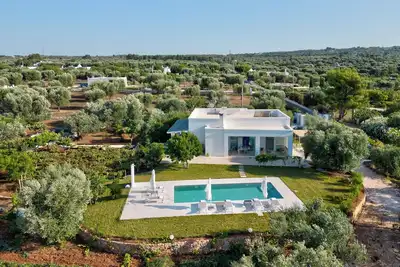 Image de Villa de luxe au style contemporain, piscine privée – vivez des vacances de rêve
