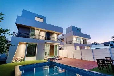 Image de Ventara Bliss 4bhk par Palette | Piscine | Londres