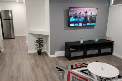 Image de Une suite moderne et accueillante d'une chambre