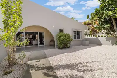 Image de Stylish 2-bedroom vacation home in Belnem, Bonaire—near beaches, dive spots & restaurants.
