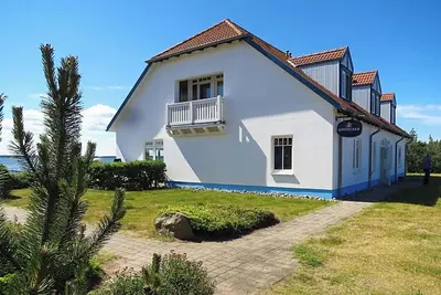 Image de Cozy 3-room apartment with balcony and sea view.