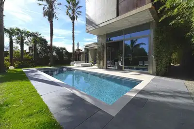 Image de Villa avec piscine, sauna, salle à manger basque et garage pour 5 voitures