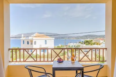 Image de Appartement 'Aloustina' pour 4 personnes à 50 m de la mer à Archangelos