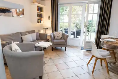 Image de Comfortable vacation home with garden, terrace and living close to the beach in Westerl.