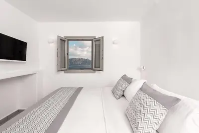 Image de Thrilling Santorini Room | Poseidon’s Hideaway Room | Breathtaking Caldera and.
