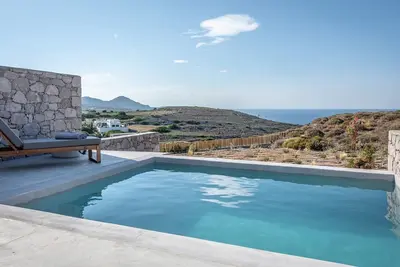 Image de Lavish Milos Suite | Apollo Heights Suite | Panoramic Views of Milos villages.