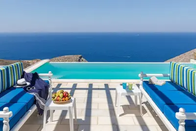 Image de Aegle Seafront Villa, 4 Bedrooms, Private Infinity Pool, Agios Stefanos, Syros