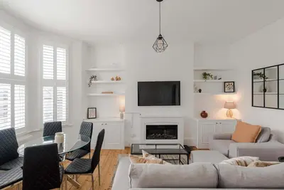 Image de Queen's Park 2-Bed Apartment · Sleeps 4
