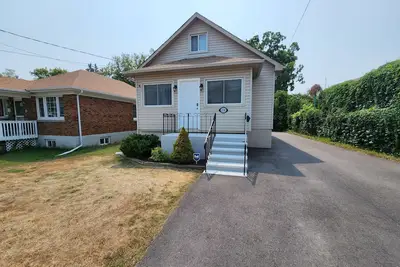 Image de Downtown 6 Bedroom Gem – Ideal for Families & Work Crews