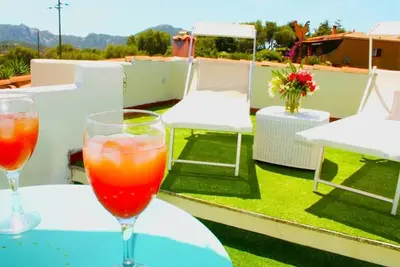 Image de Villa Rosa avec grand jardin et piscine