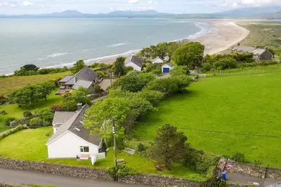 Image de Cute Bungalow Walking Distance From The Beach | Bryn-Yr-Aur