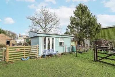 Image de Mardi Gras, pet friendly, with a garden in Upwell