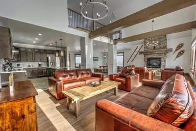 Image de 7 bdrm Luxury@Tyrolean Village/7 baths/Bbq/HotTub