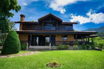 Image de 🌲 Cabaña Del Roble • Private Jacuzzi & Fireplace • 30 min from Sjo Airport