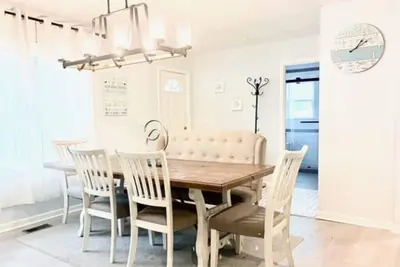 Image de Inviting three-bedroom home — 3 miles from Wrightsville Beach!