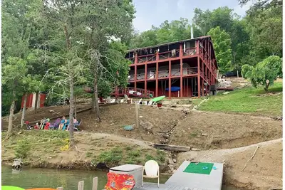 Image de Lakefront Retreat Sleeps 20 | Game Room, Arcade & Private Dock on Norris Lake
