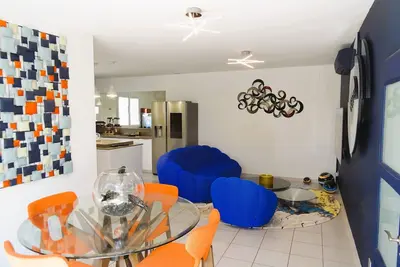 Image de Évasion au bord de mer, appartement avec piscine