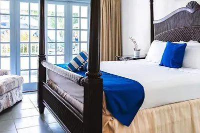 Image de Prime Location Close to Dover Beach! Onsite Swimming Pool, Free Parking