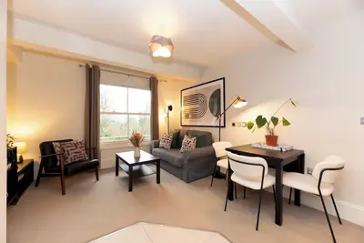 Image de Stunning 1 Br Surbiton with views, near station - Pass the Keys