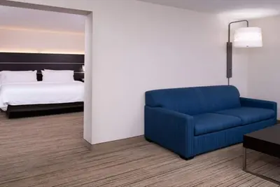 Image de Spacious Room w/ Bathtub + Close to Hospitals, Grocery Stores, & Restaurants