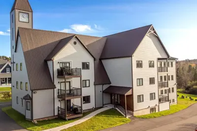 Image de Modern Condo at The Churchill