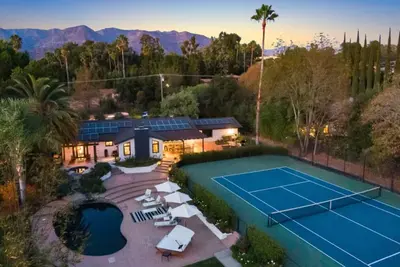 Image de Private Estate: House + Cottage, Pool & Tennis