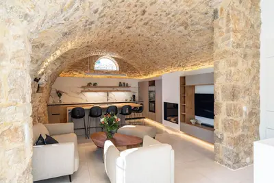 Image de Villa du Vieux Château à Cabris, maison de village rénovée avec vue mer