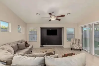 Image de Modern 4br Retreat with Game Room, Backyard & Bbq