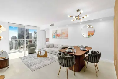 Image de Remodeled Brickell Condo with Water View Balcony