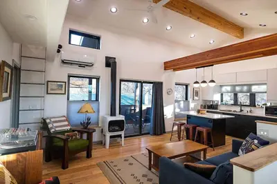 Image de Cozy 2br Retreat w/Pizza Oven, Fire Pit & Loft