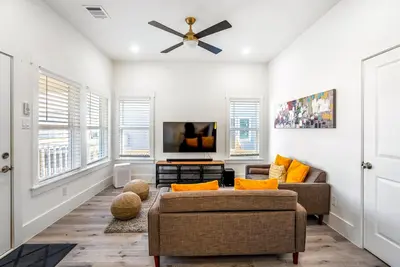 Image de Two-story modern house with kitchen, two living rooms, dog-friendly and hot tub