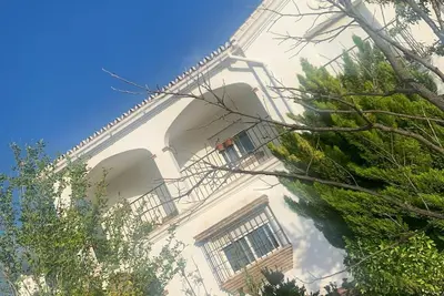 Image de Villa La Malcontenta, large private house with green spaces and swimming pool.