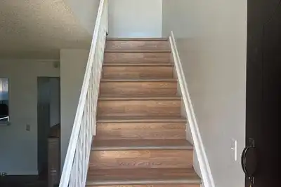 Image de 3-bedroom townhome in delightful Aurora with Ac and heat a great comfort locatio