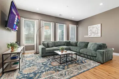 Image de Maison moderne de 3 chambres avec garage privé près du centre-ville
