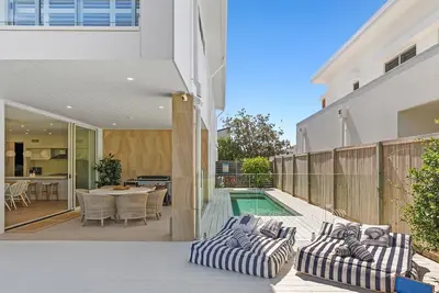 Image de Cylinder Shores – Luxury Beachfront Home