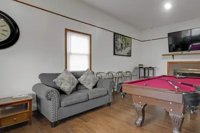 Private 4 Bdrm house, 5 Miles from Downtown #5