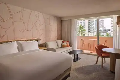 Image de 1 King with Sofa Bed | The Ambassador Hotel of Waikiki | Swimming Pool
