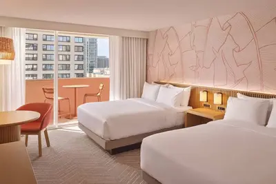 Image de Spacious Waikiki Room Near Beach – Great for Families | Pool