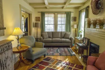 Image de Cozy Private Cottage in the Heart of Downtown Asheville - 300 5-star reviews!